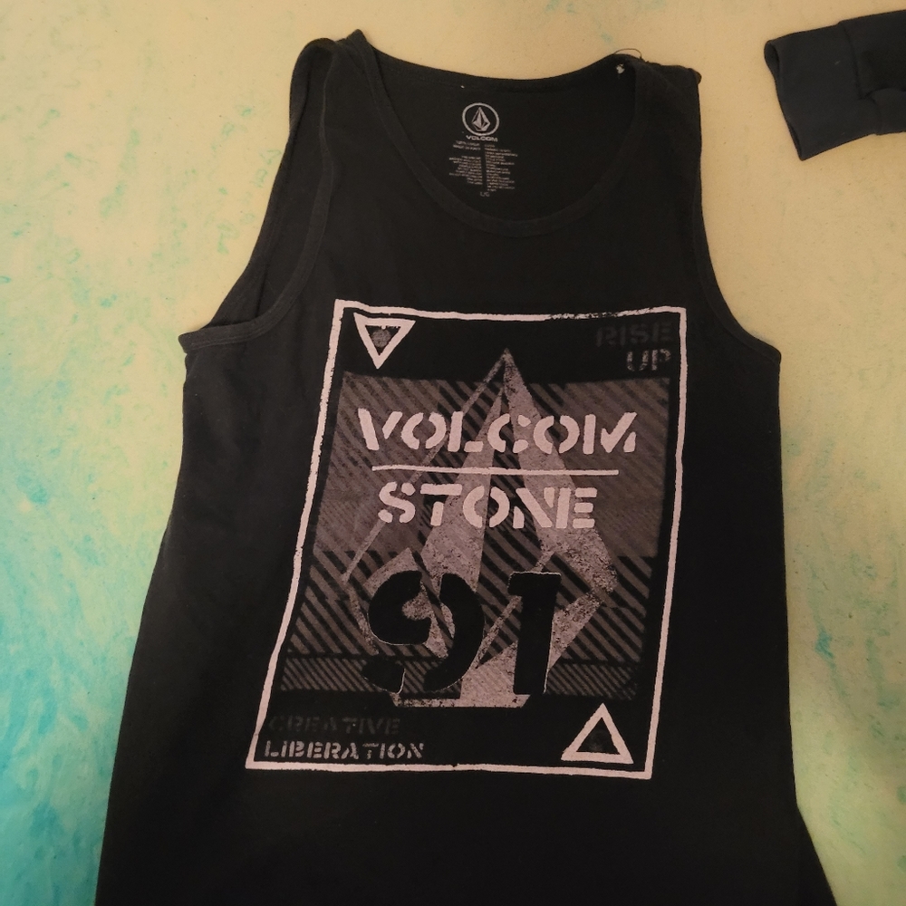 Volcom black tank